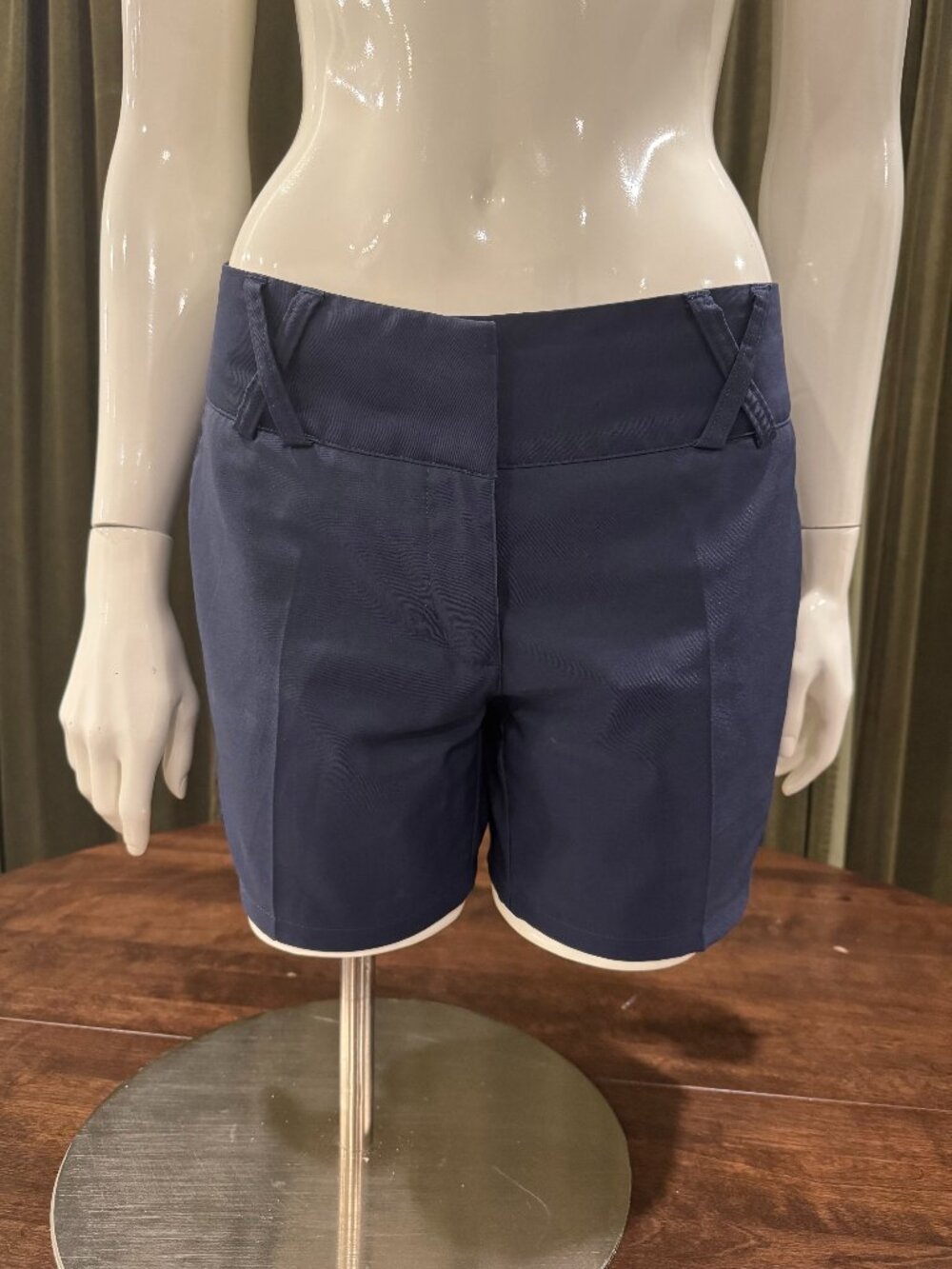 Ladies ADIDAS Golf Shorts size 6 - Navy